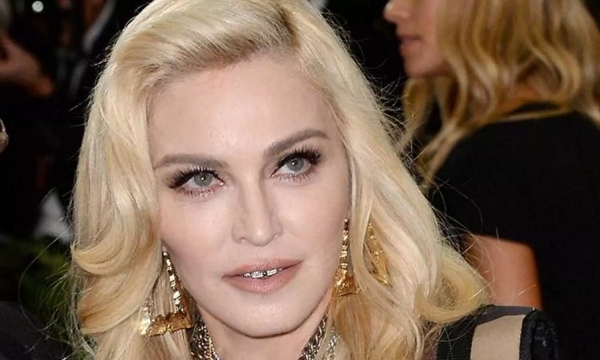 Famous pop singer madonna hospitalized with serious infection 