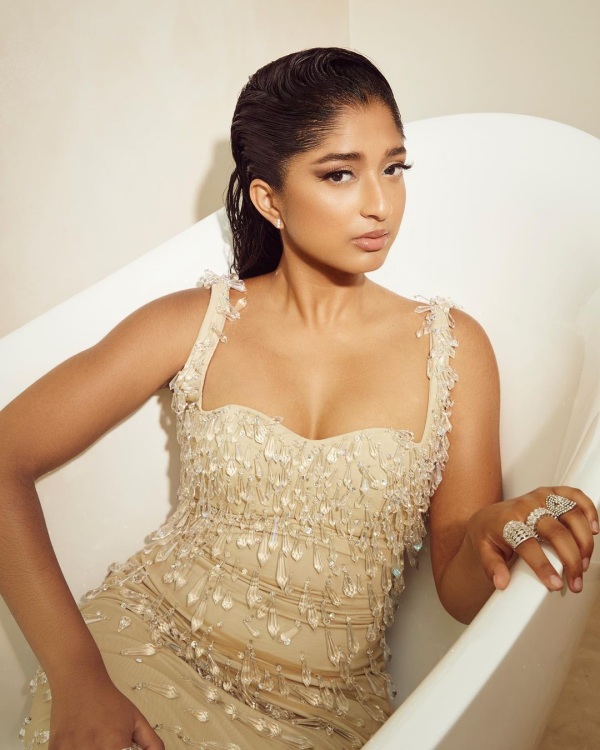  Hollywood Actress Maitreyi Ramakrishnan a Tamil actress who likes Vijay and Jyothikas acting 