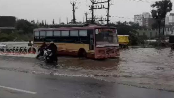 kilambakkam new bus terminus and Traffic jam at vandalur Clambakkam bus stand due to waterlogged road