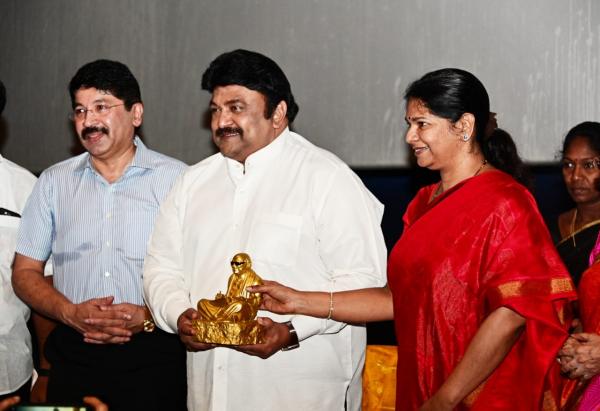 Karunanidhi was Sivaji Ganesans first fan, Delicious information shared by Kanimozhi 