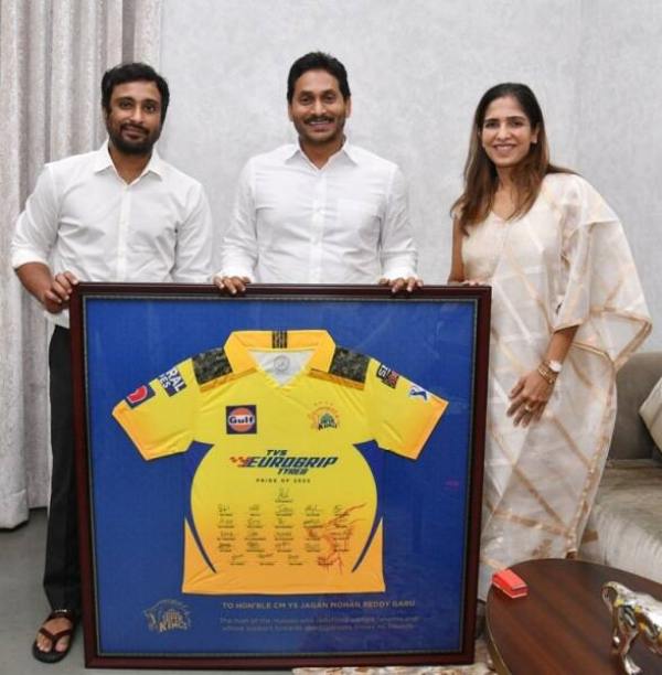 Cricketer Ambati Rayudu meets Jagan Reddy; to join YSRCP? 