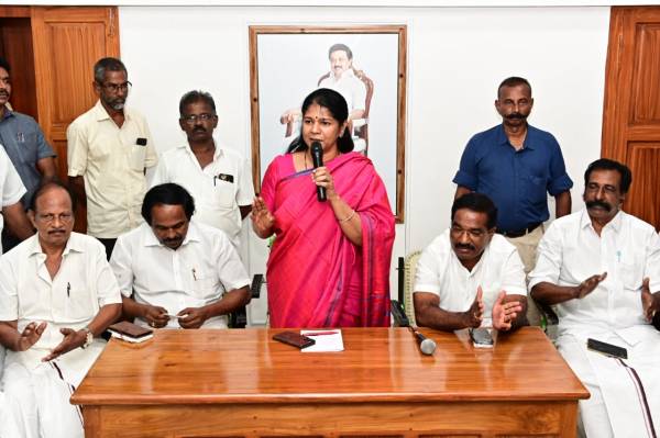 DMK Deputy General Secretary Kanimozhi visited Kanyakumari district DMK office 