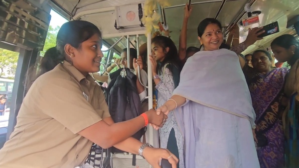 Kanimozhi MP traveled in a town bus driven by female driver Sharmila and discussed with him
