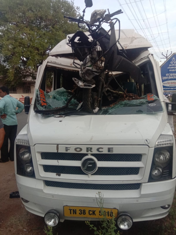 Kovai KG Saavadi accident - Bike thrown in van top and father died after car collide Kovai KG Saavadi accident - Bike thrown in van top and father died after car collide