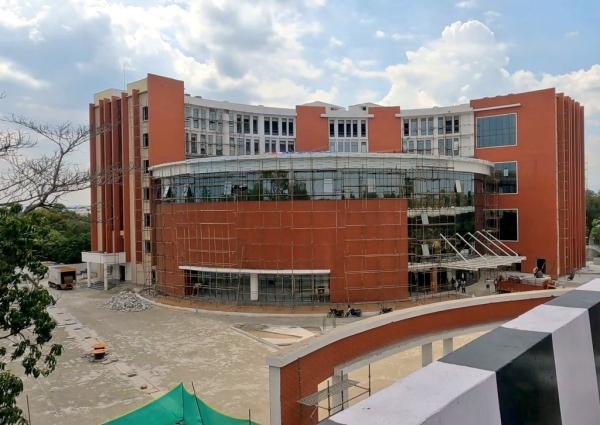  Solomon Pappaiah and Karu Palaniappan both share their opinion about the Madurai kalaignar Centenary Library.