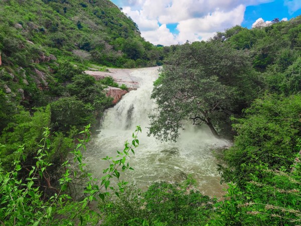 Is there a waterfall in Chennai? What are the top 5 tourist sites around Chennai? 