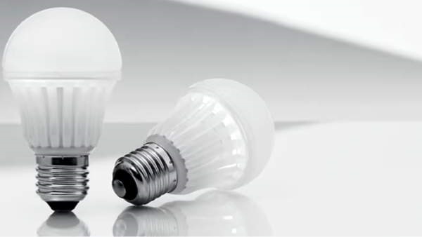  How men are earning one crore for changing light bulb but there is a twist