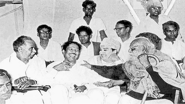  List of MGR successful movies with Karunanidhis contribution as a dialogue writer