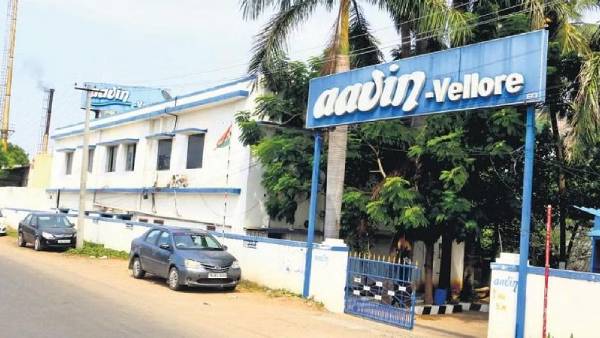 6 Executve officers transfferd in Vellore Aavin after the irregularity using 2 same registration numbered vehicle 6 Executve officers transfferd in Vellore Aavin after the irregularity using 2 same registration numbered vehicle