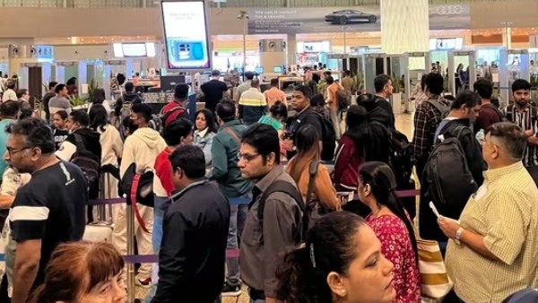 Mumbai airport Utter chaos as many flights delayed due to heavy wind