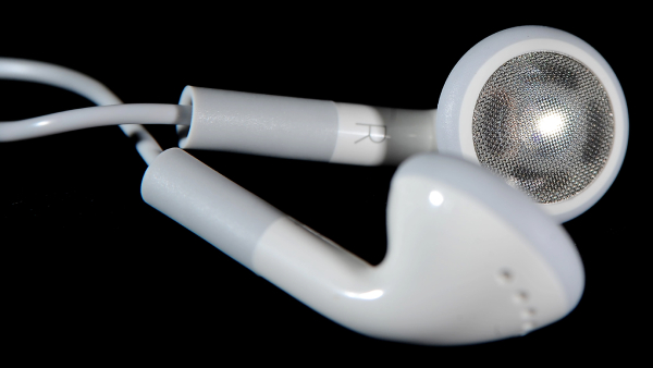  How a 18-year-old Boy Turns Deaf After Using Earphone for long time