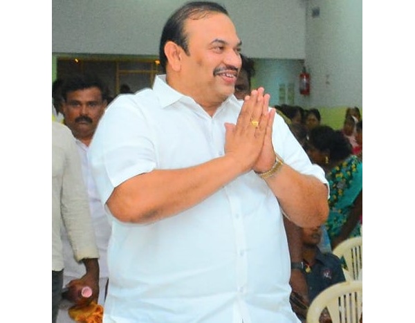 Inigo Irudayaraj gave a Idli mavu making machine to Handicap women Padmavathi Inigo Irudayaraj gave a Idli mavu making machine to Handicap women Padmavathi