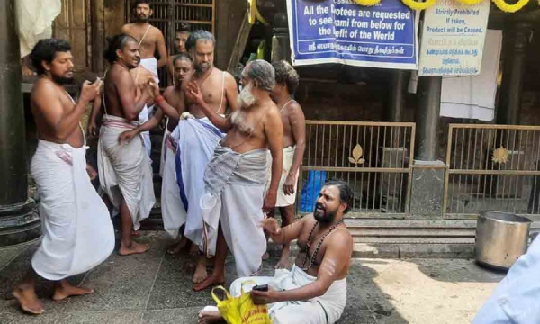 Kanakasabha issue HRCE removed to Notice boards put up by Deekshithar in Chidambaram Natarajar Temple 