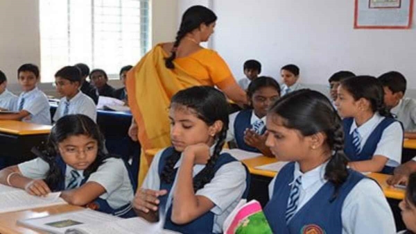 Tamil Nadu Education ministry checking on private schools which collects over fee from parents 