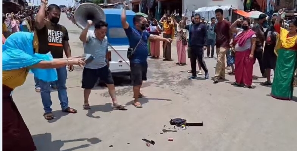 Manipur: Prime Minister Modis Mann Ki Baat boycotted- Radio Sets burnt Manipur: Prime Minister Modis Mann Ki Baat boycotted- Radio Sets burnt