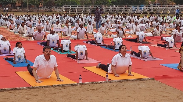 International Yoga Day Governor RN Ravi participation in Annamalai University Black flag in Cuddalore 