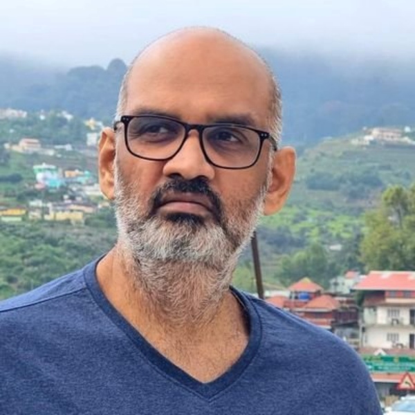 How did police arrest RSS Saravana Prasad after he comes back from foreign? How did police arrest RSS Saravana Prasad after he comes back from foreign?