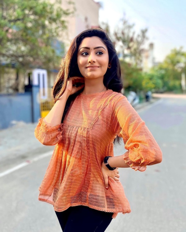 Samyuktha accusation against reason why Vishnu did not like his father coming home Samyuktha accusation against reason why Vishnu did not like his father coming home