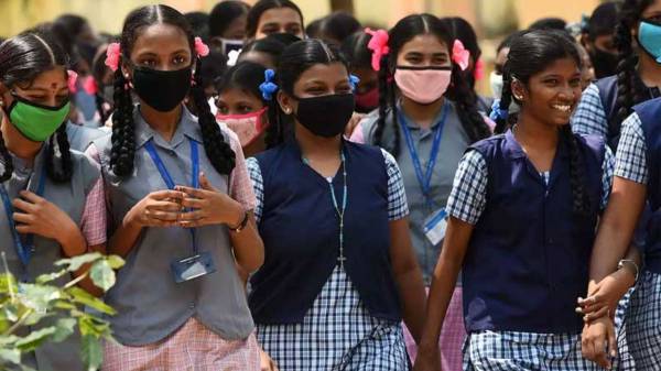 Huge traffic in Chennai ahead of School Re-Opening for class 6 to 12th standard 