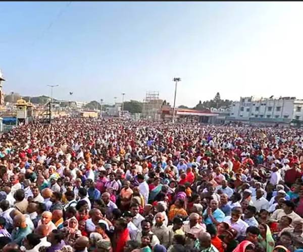 Devotees who came to the Lord Vithoba temple in Maharashtra were attacked by Mithu police 