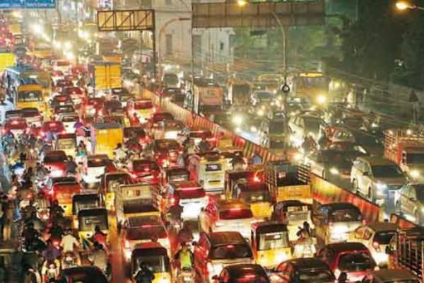 Huge traffic in Chennai ahead of School Re-Opening for class 6 to 12th standard 