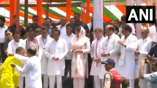  Priyanka Gandhi kick starts Madhya Pradesh Assembly Election Campaign