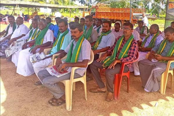 Farmers on hunger strike for 6th day against concrete drain in Erode Kilpawani 