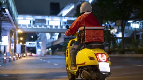 Bengaluru food delivery boy assaulted after 8 Year Old Girls lie and false complaint Bengaluru food delivery boy assaulted after 8 Year Old Girls lie and false complaint