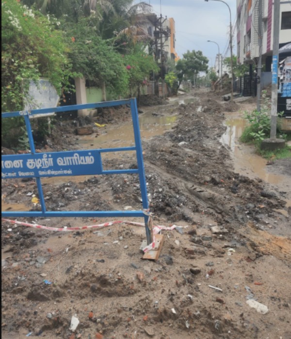 The entire Madipakkam of Chennai has become so bad that vehicles cannot drive due to chennai rains 