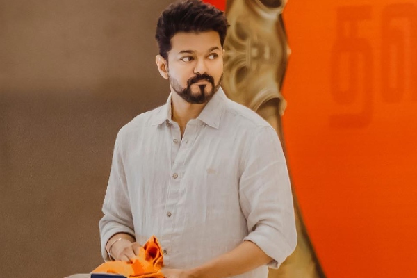  Actor Vijay fans fall down Bussy Anand foot in Chennai