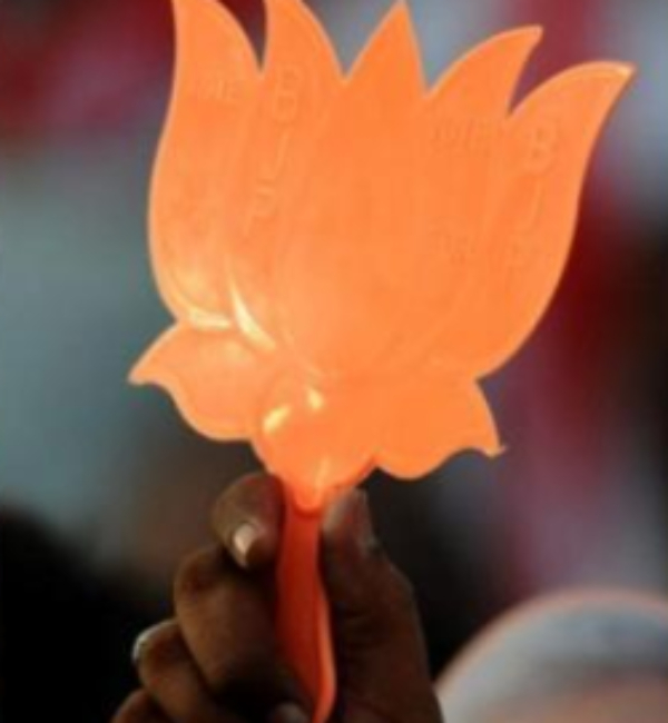 actress Vijayashanti secret meeting with vk sasikala and Will Delhi BJP leaders help Sasikala