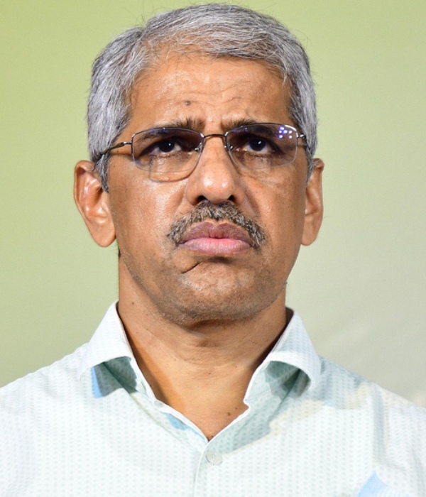 Do you know Tamil Nadus new Chief Secretary Shivdas Meena was once Jayalalithas favourite? Do you know Tamil Nadus new Chief Secretary Shivdas Meena was once Jayalalithas favourite?