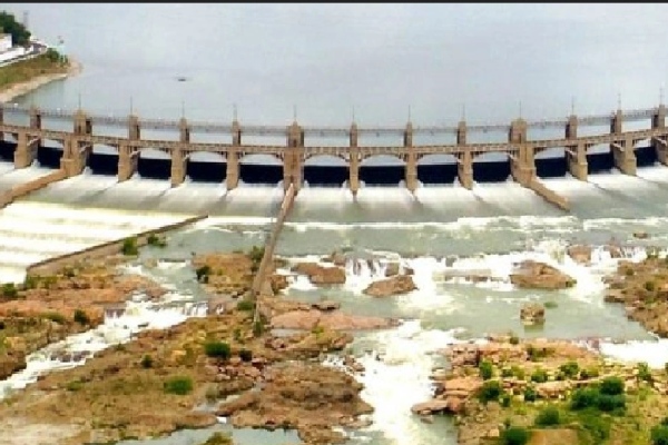 Drought may hit Tamil Nadu Dry dams Water level in Mettur dam is falling 