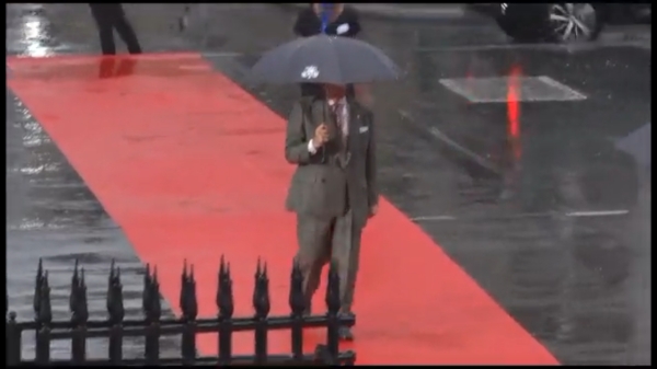  Netizens trolled Pakistan Prime minister Shehbaz Sharif for taking umbrella from female usher