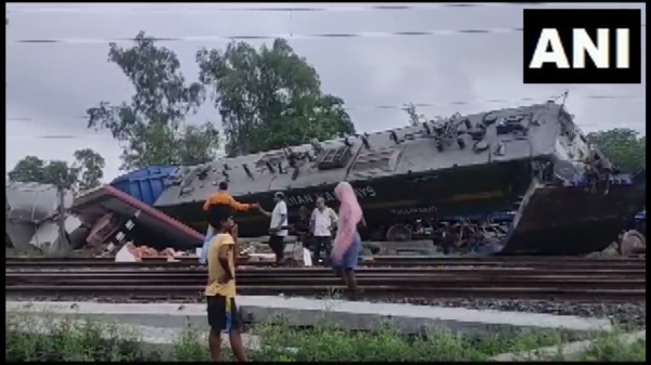 West Bengal: Two goods trains collided near Bankura