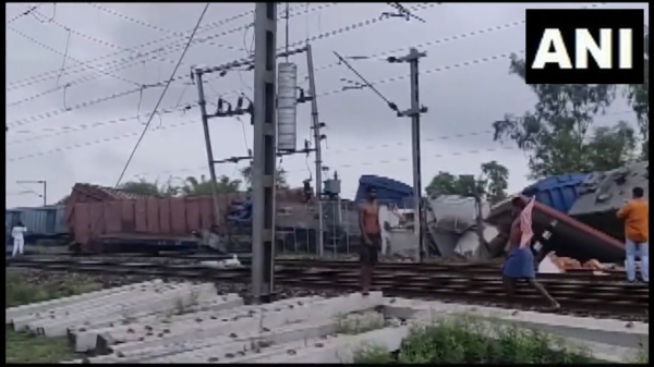 West Bengal: Two goods trains collided near Bankura