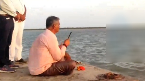  Gujarat BJP MLA Pradyumansingh Jadeja performs pooja to calm Biparjoy cyclone