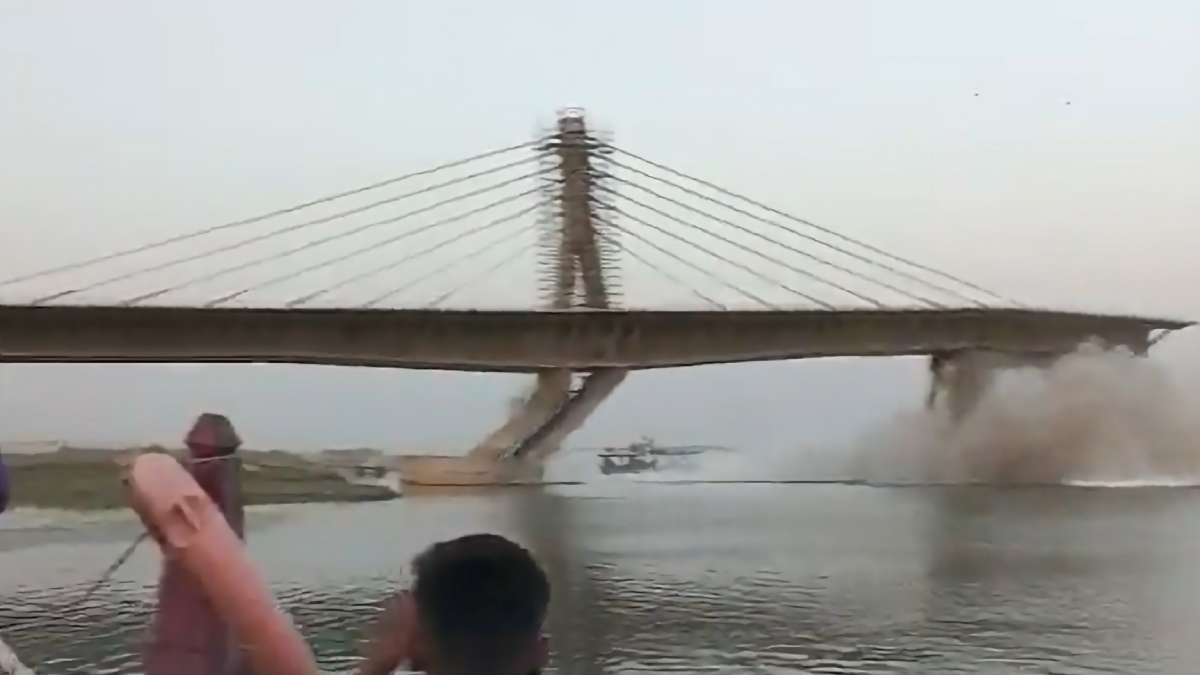 Netizens shocked to see Under construction bridge collapses in Bihar