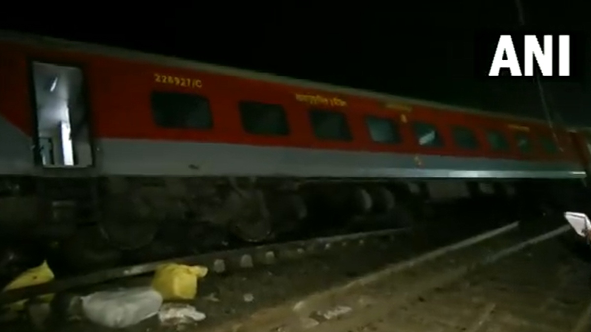 Odisha Train Accident: Engines including 10 coaches have been derailed in Coromandel Express 
