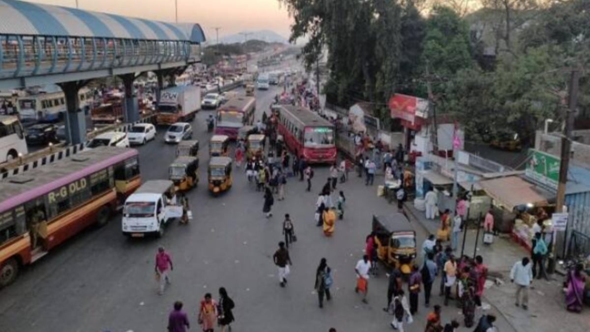 What are the basic amenities to be fulfilled in Chennai Perungalathur bus stand? 