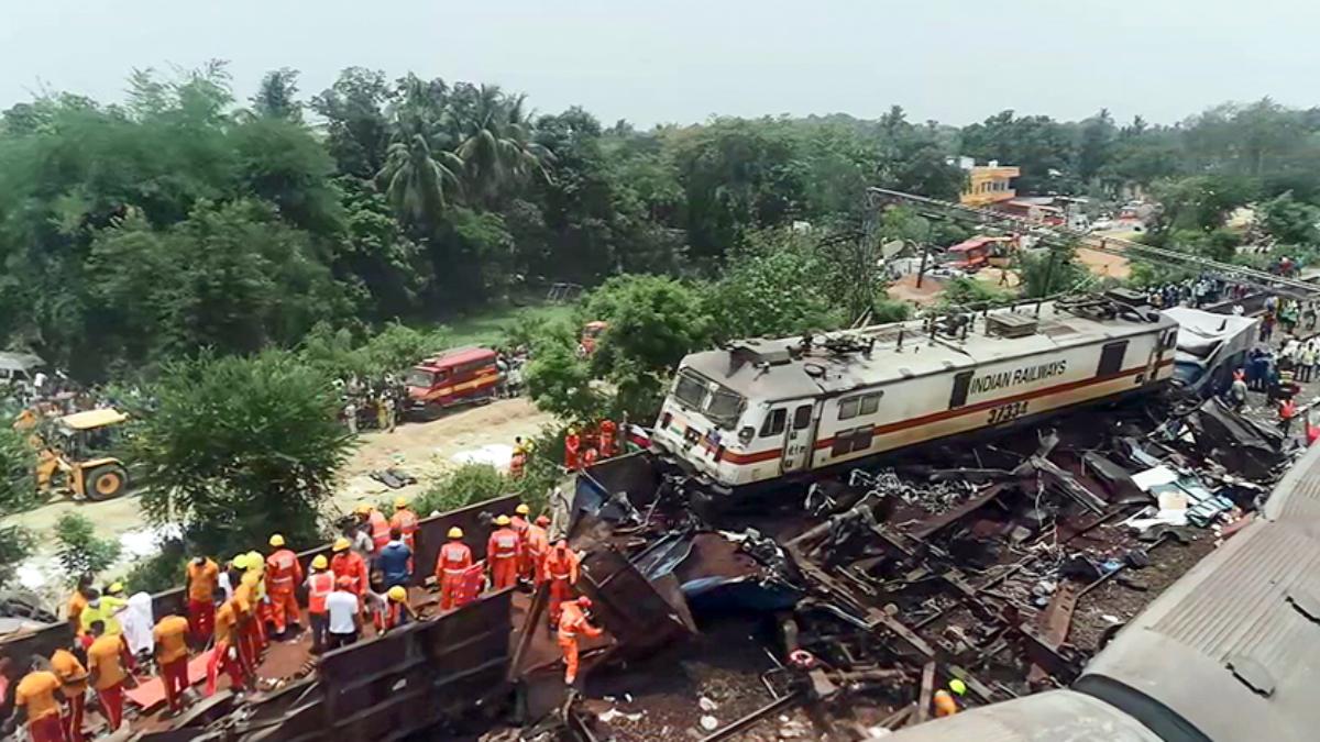 army soldiers rescued passengers in the train: says odisha accident survivor 