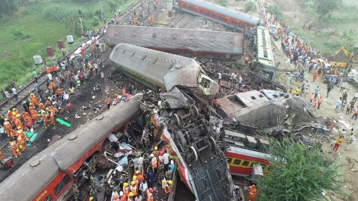 Who were the logo pilots who operated the train that crashed in Odisha? What happened? 