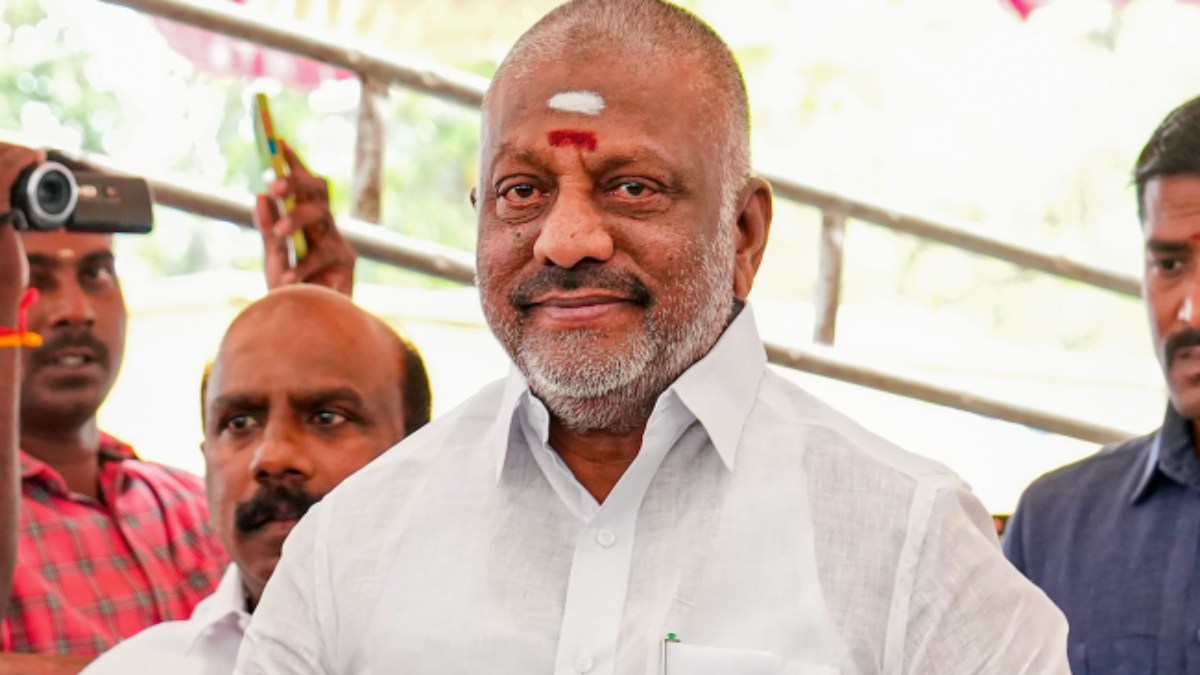 O Panneerselvam has condemned dmk government for child labours in aavin 