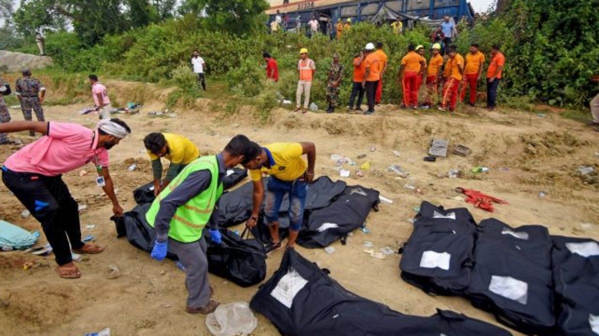 Railway Officials used artificial intelligence ‛Sanchar Saathi’ Portal to find unidentified bodies in Odisha train accident, Railway Officials used artificial intelligence ‛Sanchar Saathi’ Portal to find unidentified bodies in Odisha train accident,