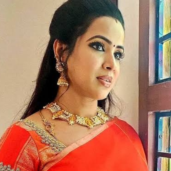 Serial Artist Sangeetha gives complaint to police about miscreants movements 