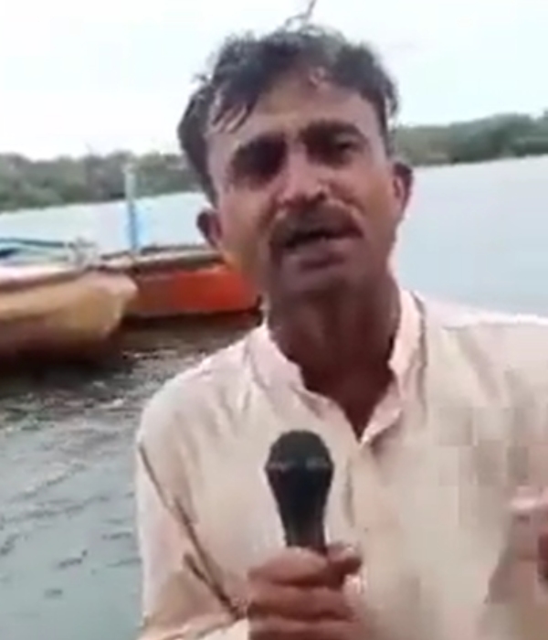 Pakistan reporter Jumped into sea while reporting Cyclone Biparjoy Pakistan reporter Jumped into sea while reporting Cyclone Biparjoy