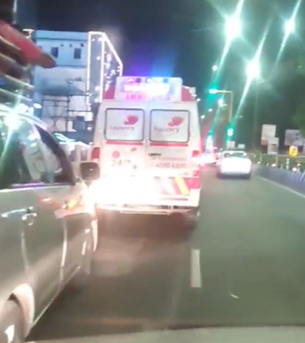 Minister senthil balaji discharged from omandurar hospital and taken to kauvery hospital 