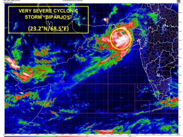 Eye of Biparjoy cyclone reached the shore of Gujarats Kutch and Saurashtra 