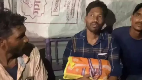 Man carries dead sons body on bus after denied mortuary van in Madhya Pradesh Man carries dead sons body on bus after denied mortuary van in Madhya Pradesh