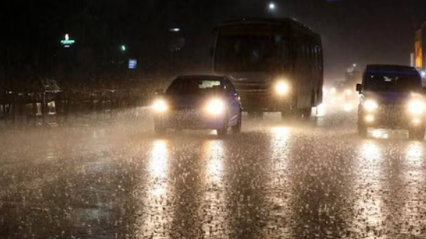 Heavy rain with Thunderstorms in Chennai trees fell flights diverted to Bangalore 